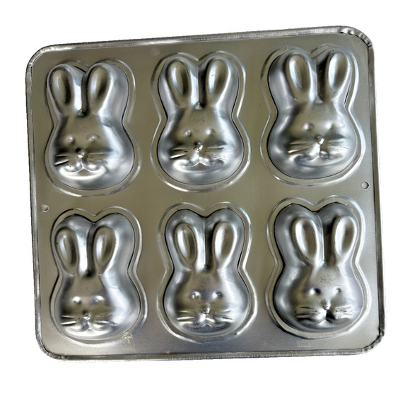 Vintage 1992 Wilton (6) Easter Bunny Face Cake Pan Baking Mold #2105-4426 - Picture 1 of 3